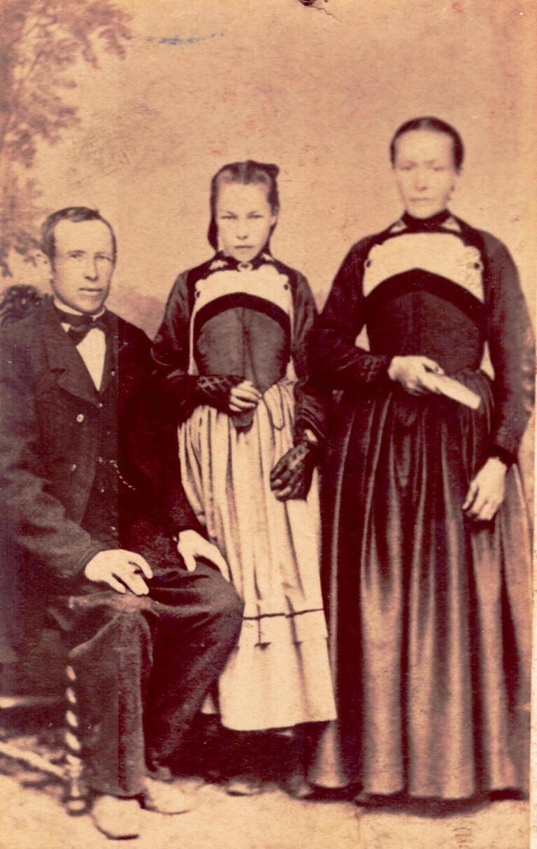 Samuel Gottlieb Kohler mit seiner Frau Anna Elisabeth Grossenbacher und Tochter Lina. Foto von ca. 1865